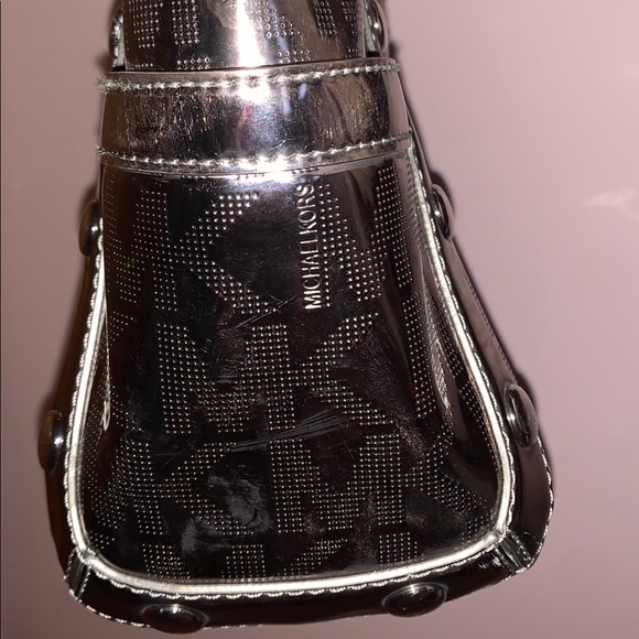 Grey metallic Michael Kors hand/shoulder bag!💖 - Picture 3 of 5